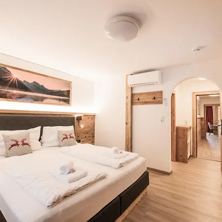 Astenhof Familie Hummel * フューゲン