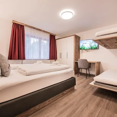 Astenhof Familie Hummel フューゲン