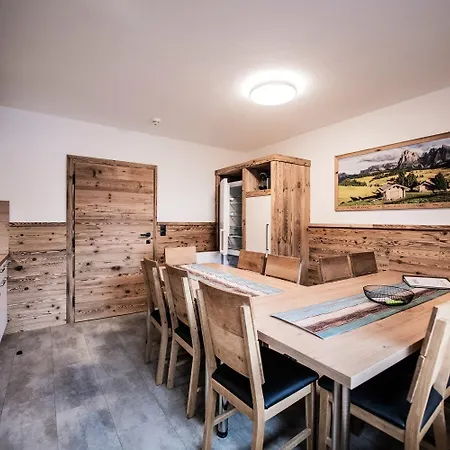 Astenhof Familie Hummel * Fuegen