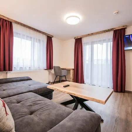 Astenhof Familie Hummel * フューゲン